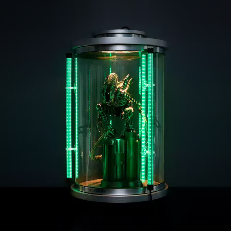 Illuminated display case for model figure toys