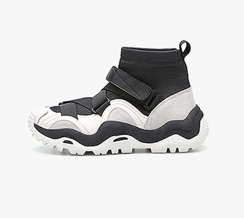 Space Trainer – Hi-Top Futuristic Sneaker with a Touch of Techwear ...